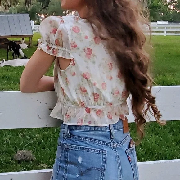 Floral Off-Shoulder Top - Picture 3 of 4